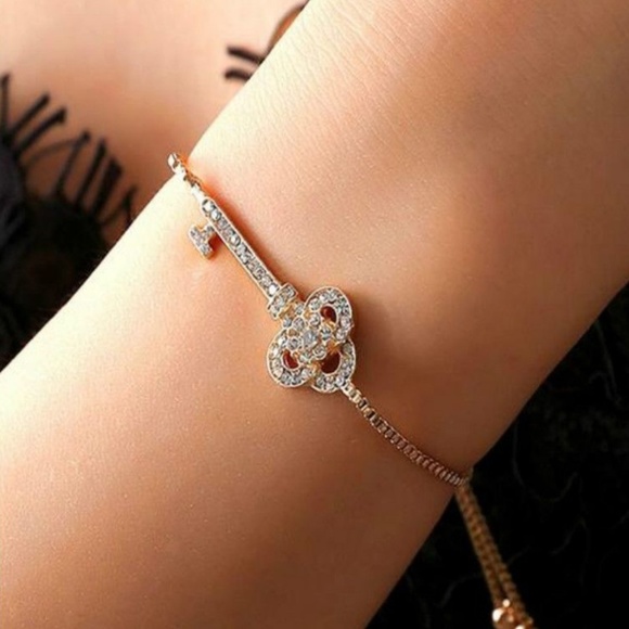 Gold Key Bracelet - Picture 1 of 3